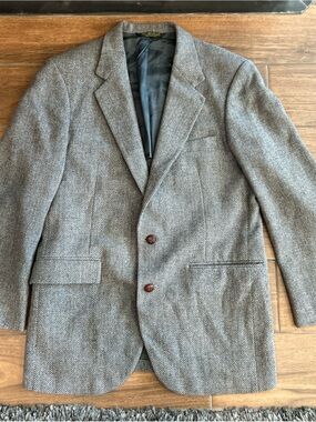 Men's Gray Wool Vintage Sports coat Herringbone Pattern (size small)